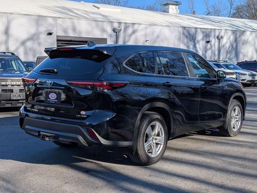 2024 Toyota Highlander LE