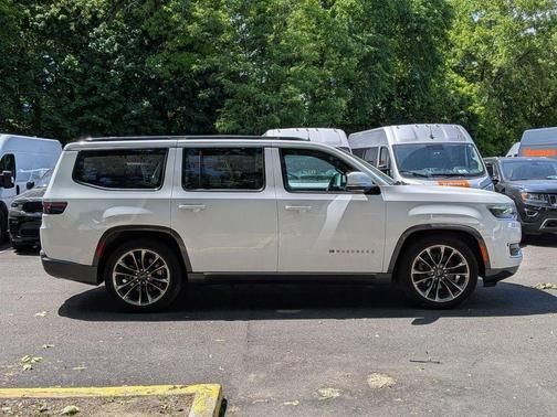 Bright White Clearcoat 2022 Jeep Wagoneer Series III
