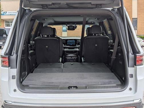 Bright White Clearcoat 2022 Jeep Wagoneer Series III