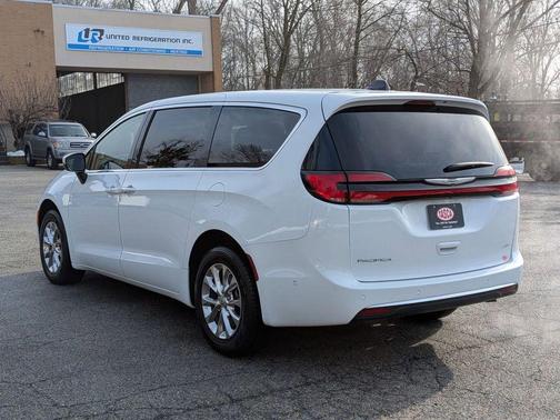 Bright White Clearcoat 2023 Chrysler Pacifica Touring-L