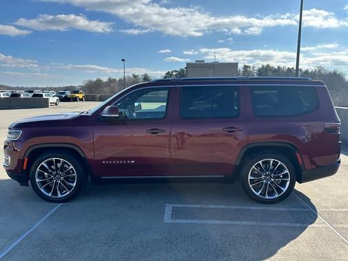Photo 5 of 29 of 2022 Jeep Wagoneer Series III