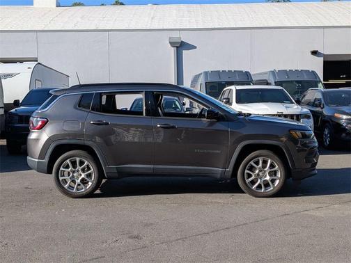 2022 Jeep Compass Latitude Lux