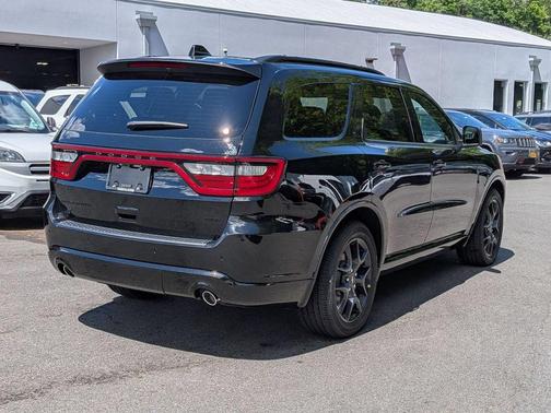 DB Black Crystal Clearcoat 2026 Dodge Durango GT HEMI V8