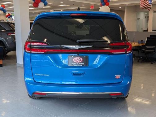 Hydro Blue Pearlcoat 2026 Chrysler Pacifica Select