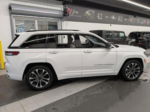 2022 Jeep Grand Cherokee Overland 4x4