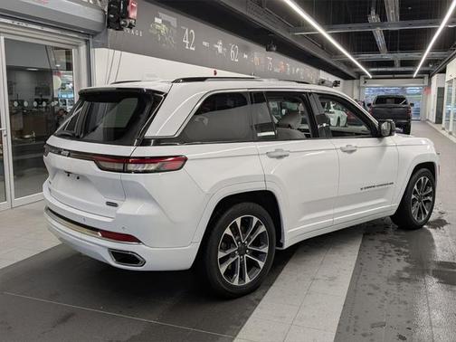 2022 Jeep Grand Cherokee Overland 4x4