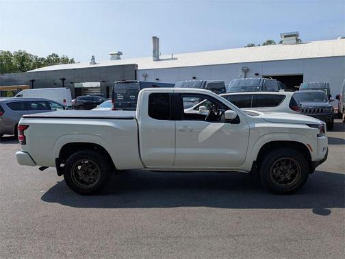 2024 Nissan Frontier SV