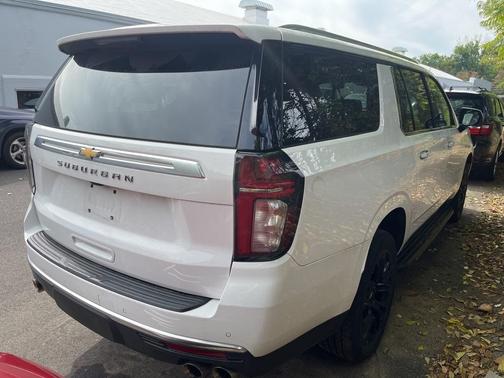 2023 Chevrolet Suburban High Country