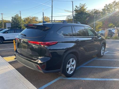 2022 Toyota Highlander LE