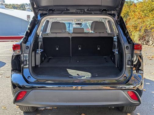 2022 Toyota Highlander LE