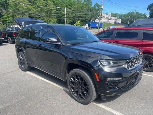 Diamond Black 2023 Jeep Grand Cherokee Summit