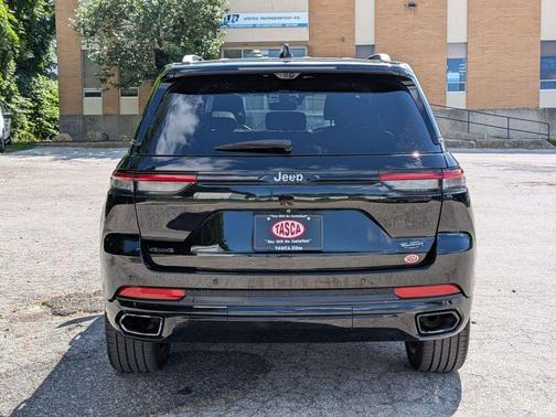Diamond Black 2023 Jeep Grand Cherokee Summit