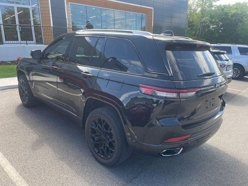 Diamond Black 2023 Jeep Grand Cherokee Summit