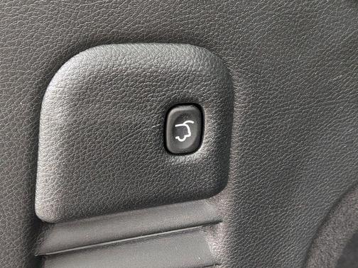 Ivory 2021 Jeep Grand Cherokee Overland