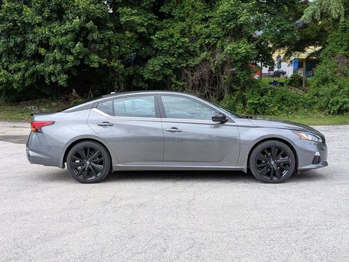 Gun Metallic 2022 Nissan Altima 2.5 SR
