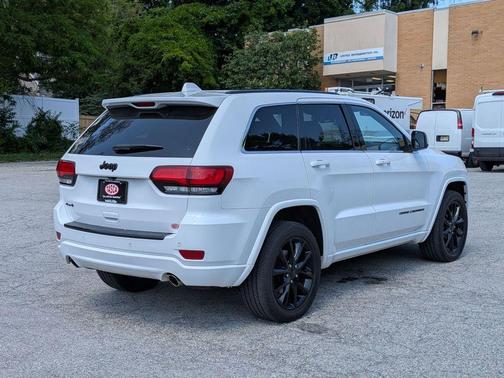 Bright White Clearcoat 2015 Jeep Grand Cherokee Altitude