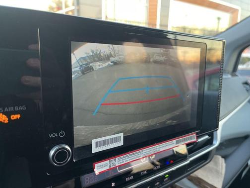 2025 Toyota Sienna LE