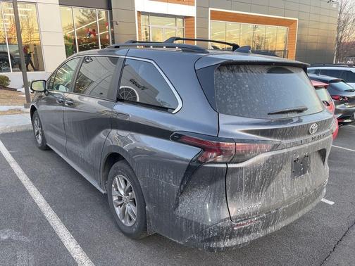 2025 Toyota Sienna LE