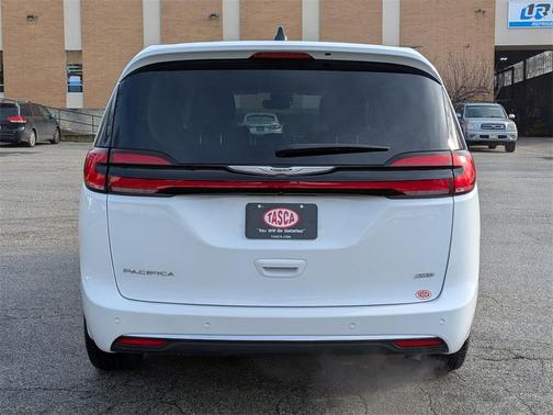 2023 Chrysler Pacifica Touring-L