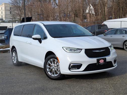 2023 Chrysler Pacifica Touring-L