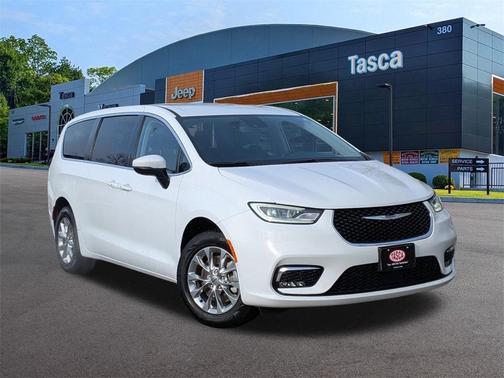 2023 Chrysler Pacifica Touring-L