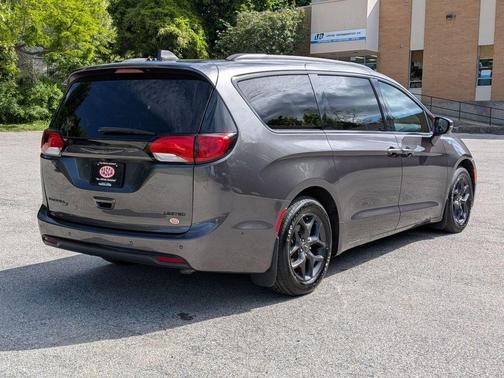 Granite Crystal Clearcoat Metallic 2020 Chrysler Pacifica Limited