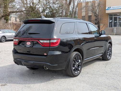 DB Black Crystal Clearcoat 2024 Dodge Durango GT