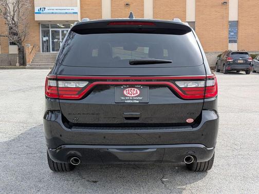 DB Black Crystal Clearcoat 2024 Dodge Durango GT