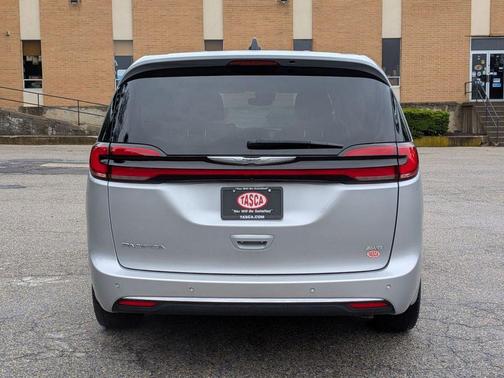 Silver Mist Clearcoat 2023 Chrysler Pacifica Touring-L