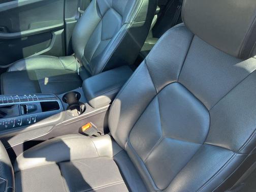 Jet Black Metallic 2018 Porsche Macan S