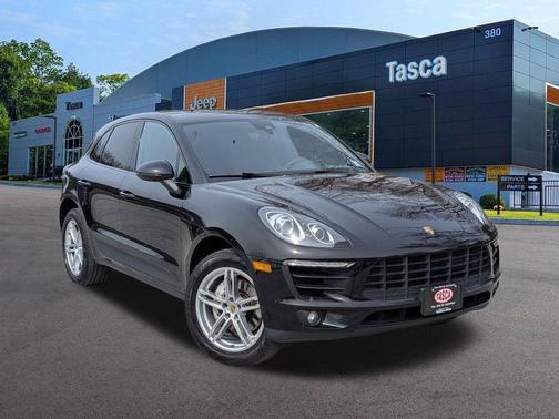 Jet Black Metallic 2018 Porsche Macan S