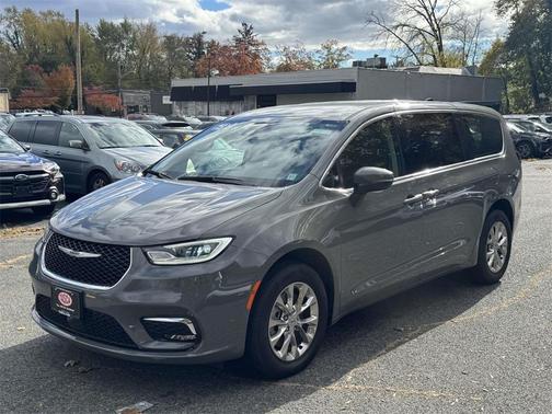 2023 Chrysler Pacifica Touring-L