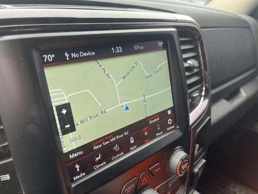 Brilliant Black Crystal Pearlcoat 2018 RAM 1500 Night