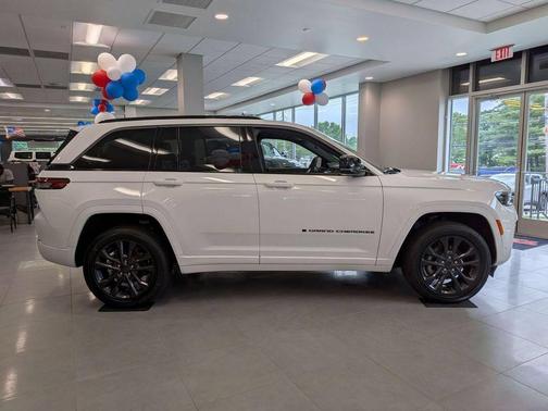 Bright White Clearcoat 2026 Jeep Grand Cherokee Limited