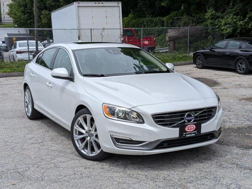 Crystal White Pearl 2018 Volvo S60 T5 Inscription Platinum