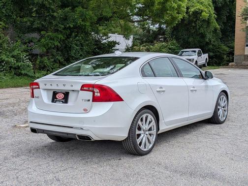 Crystal White Pearl 2018 Volvo S60 T5 Inscription Platinum