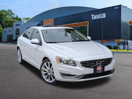 Crystal White Pearl 2018 Volvo S60 T5 Inscription Platinum