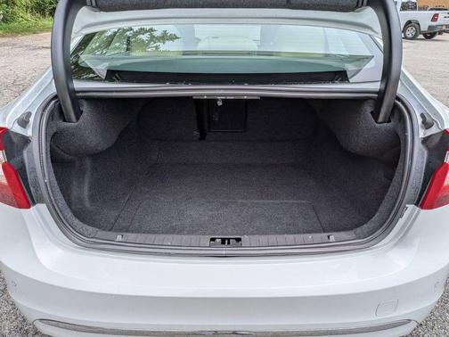 Crystal White Pearl 2018 Volvo S60 T5 Inscription Platinum