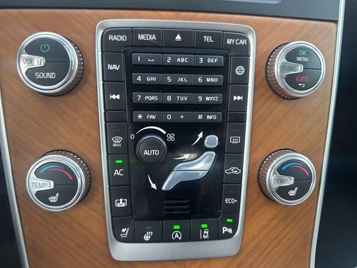 White 2018 Volvo S60 T5 Inscription Platinum