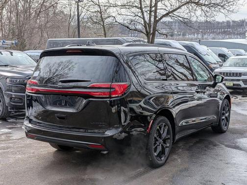 2026 Chrysler Pacifica Limited