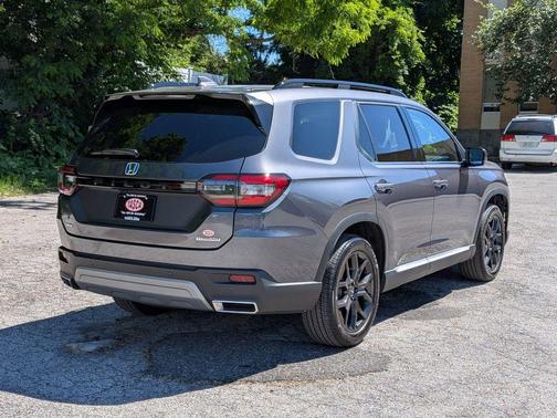 Sonic Gray Pearl 2025 Honda Pilot Touring