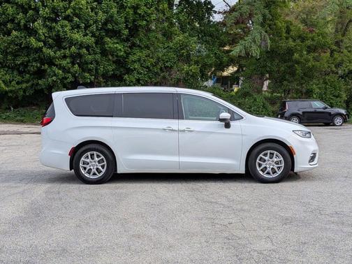 Bright White Clearcoat 2023 Chrysler Pacifica Touring-L