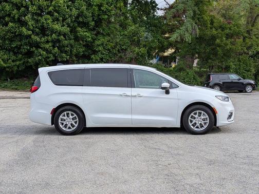 Bright White Clearcoat 2023 Chrysler Pacifica Touring-L