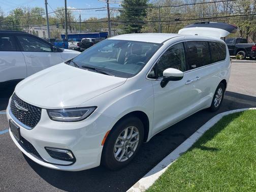 Bright White Clearcoat 2023 Chrysler Pacifica Touring-L
