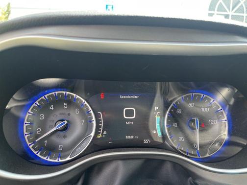 Bright White Clearcoat 2023 Chrysler Pacifica Touring-L