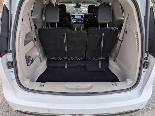 Bright White Clearcoat 2023 Chrysler Pacifica Touring-L