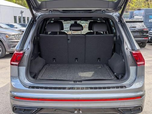 Platinum Gray Metallic 2024 Volkswagen Tiguan 2.0T SE R-Line Black