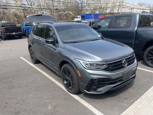 Platinum Gray Metallic 2024 Volkswagen Tiguan 2.0T SE R-Line Black