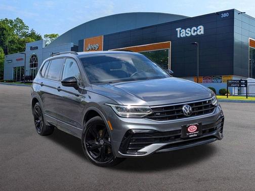 Platinum Gray Metallic 2024 Volkswagen Tiguan 2.0T SE R-Line Black