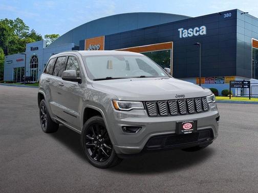 Sting Gray Clearcoat 2022 Jeep Grand Cherokee WK Laredo